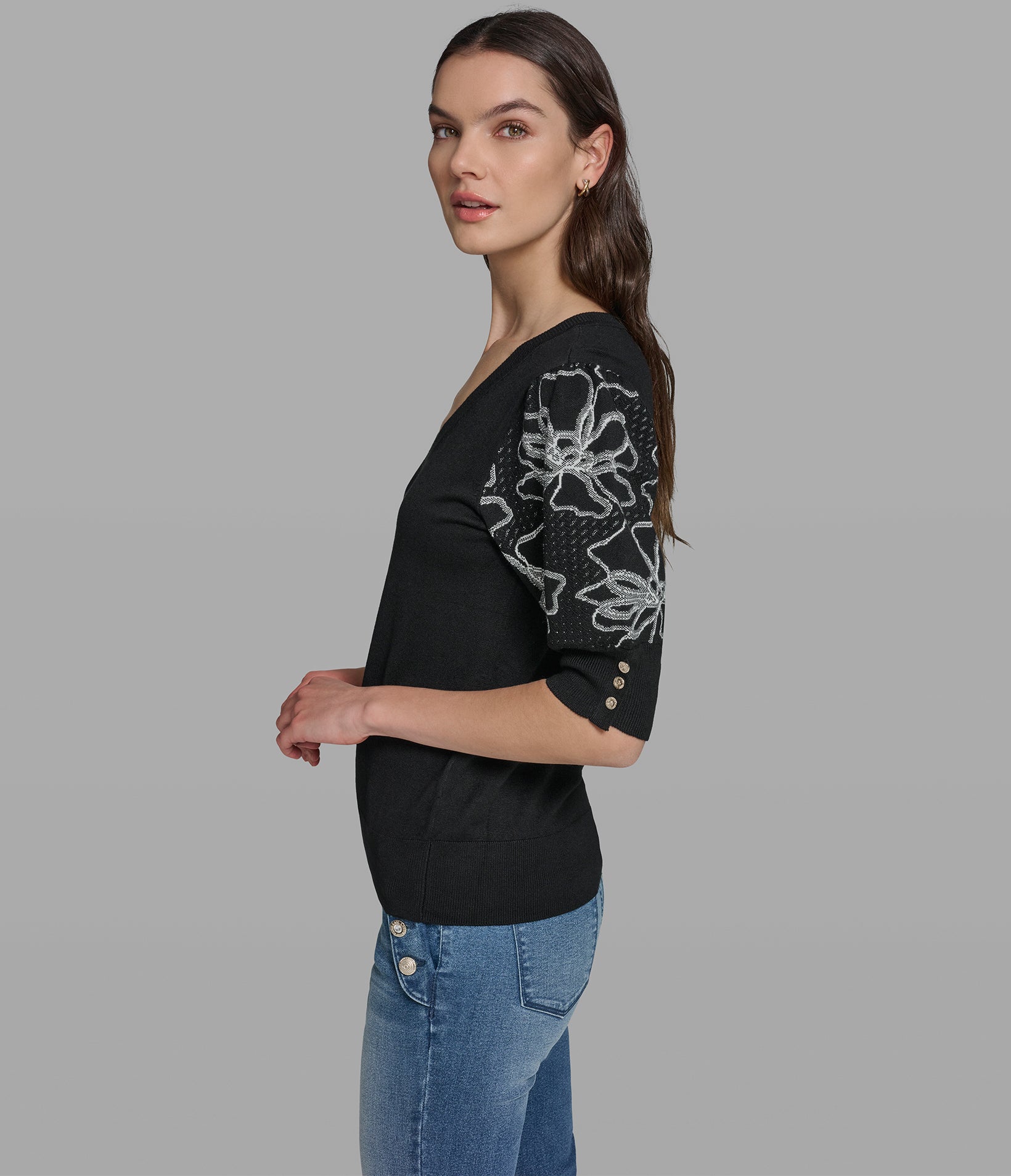 FLORAL V-NECK SWEATER VIEW 3 | Valentine's Day Shop FLORAL V-NECK SWEATER VIEW 3 | Valentine's Day Shop
